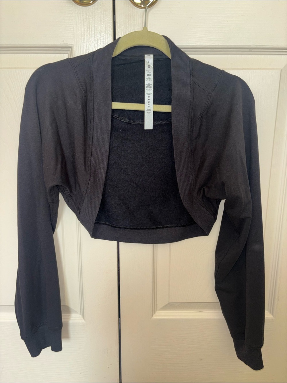 Lululemon Black shrug Size 2